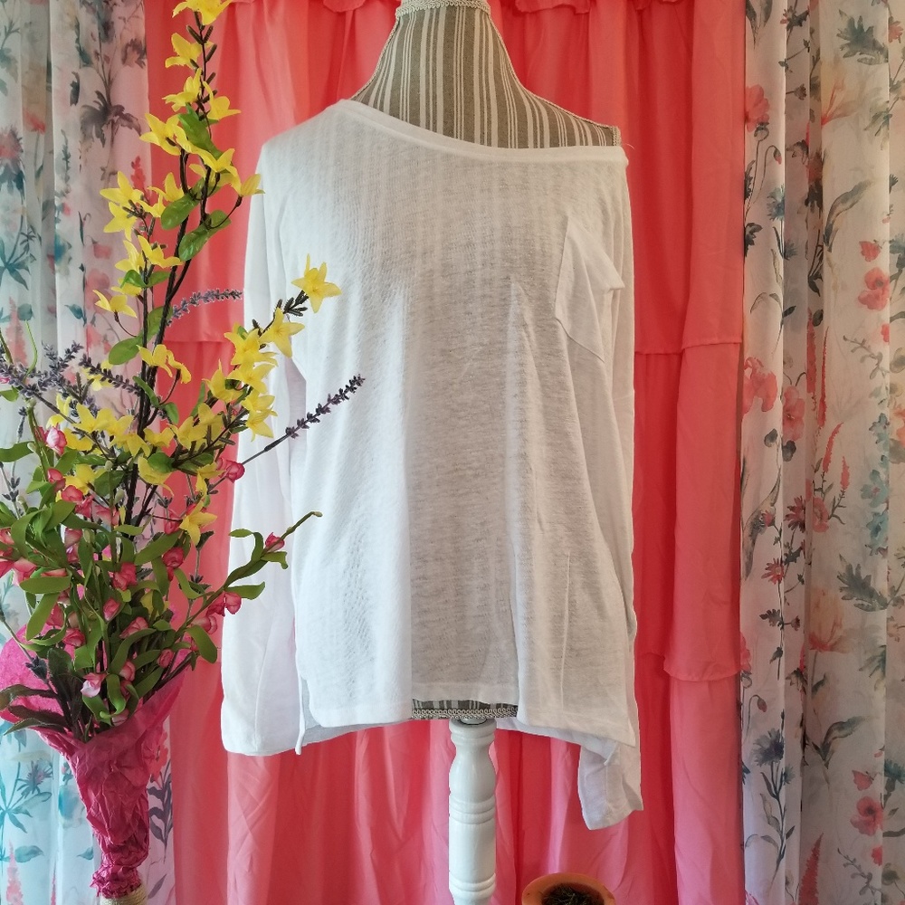 🌻🌺🌻NWOT OLD NAVY OFF SHOULDER BOYFRIEND SHIRT!!